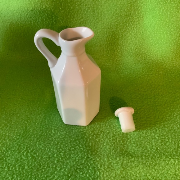 Porcelain Xcell Cruet - Picture 3 of 4